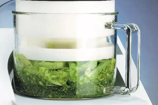 RETSCH GM 200 Knife Mill for homogenizing soft and food samples; grinding container with lettuce, during grinding