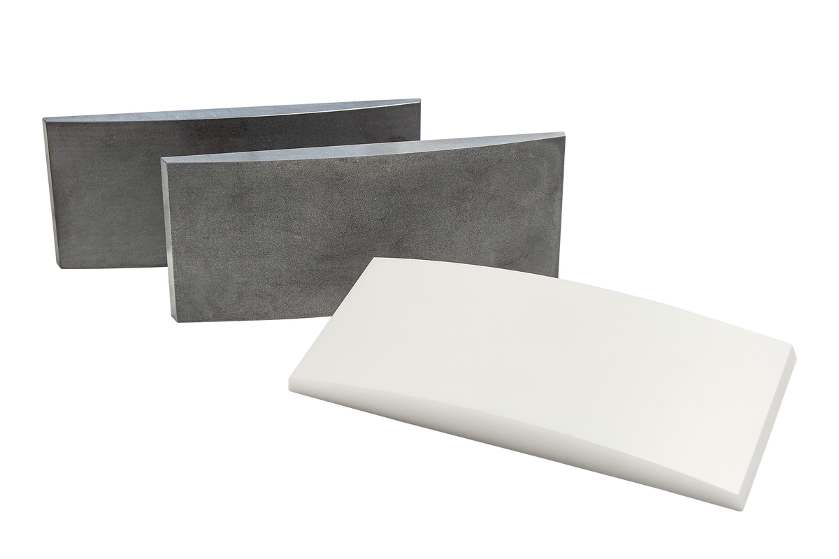 Examples of breaking jaws and wear plates in different materials