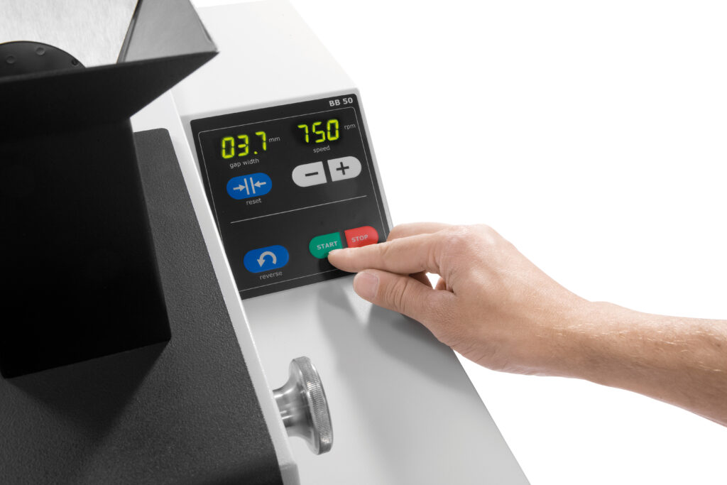 RETSCH BB 50 digital control panel for setting and monitoring sample processing
